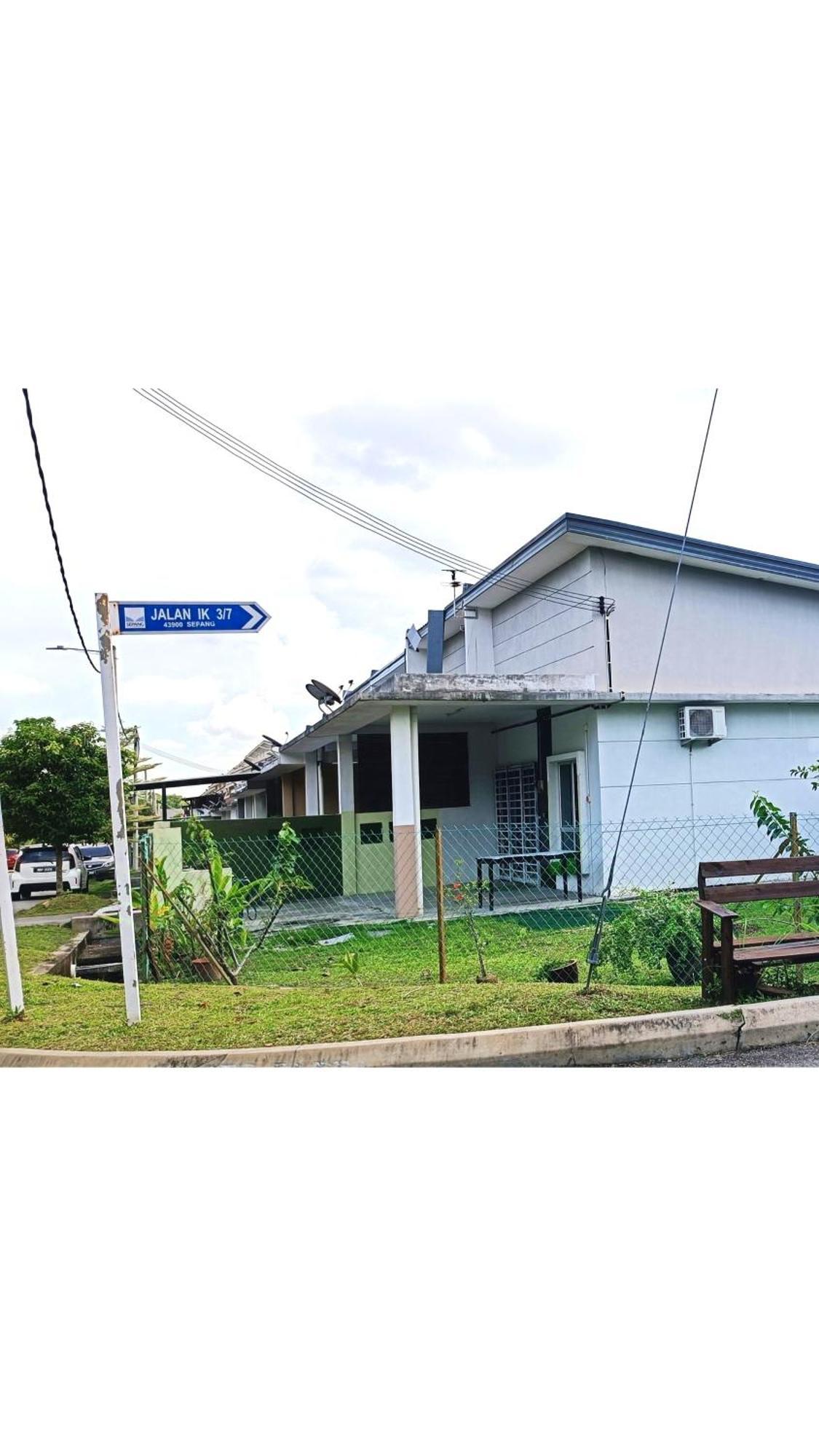 Homestay Lestari Klia Sepang Esterno foto