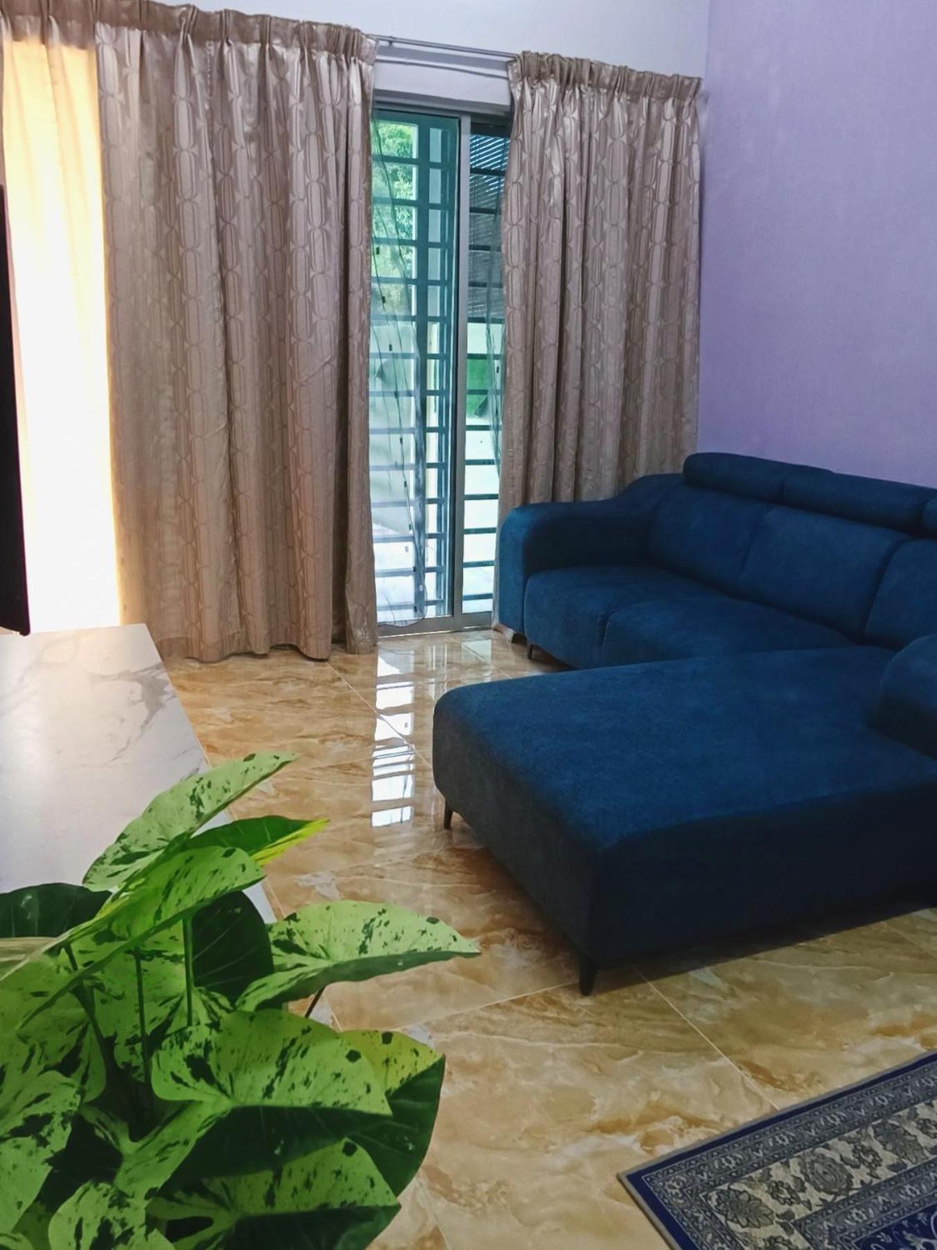 Homestay Lestari Klia Sepang Esterno foto