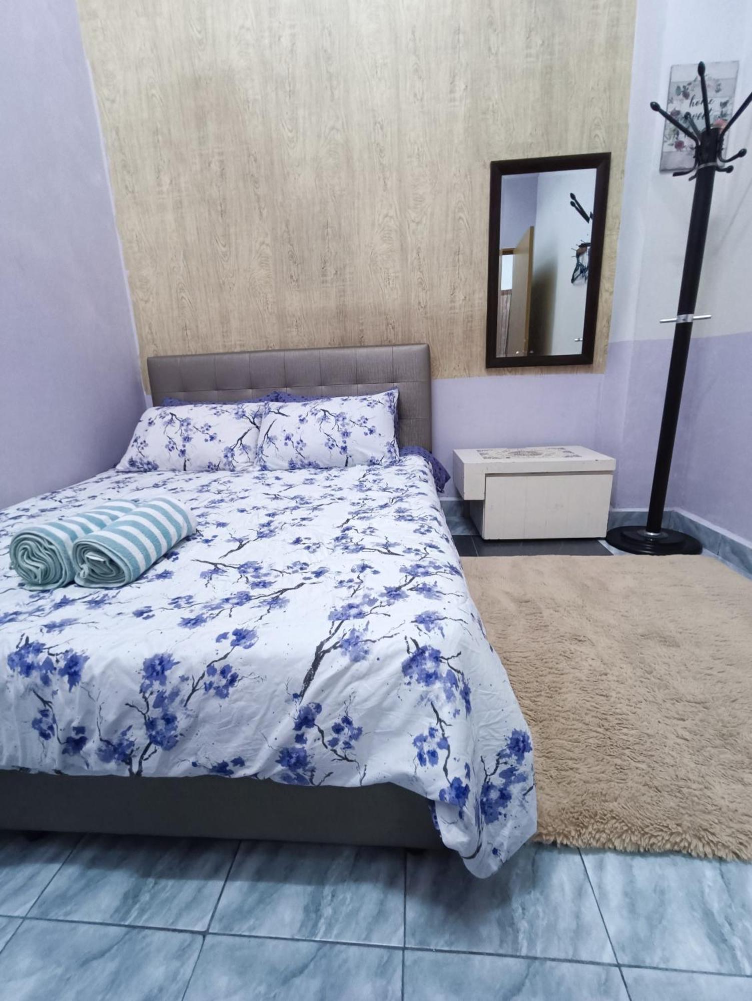 Homestay Lestari Klia Sepang Esterno foto