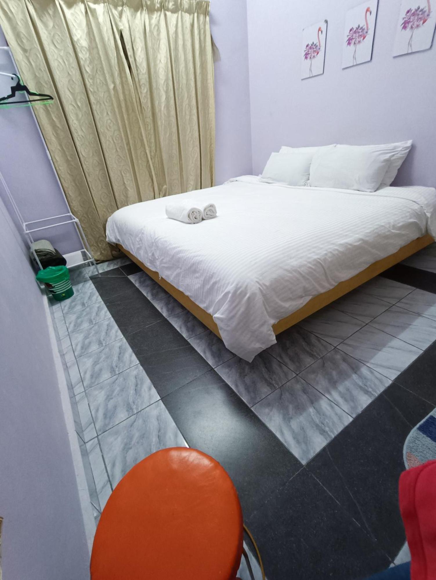 Homestay Lestari Klia Sepang Esterno foto